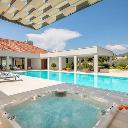 Villa Elaina
